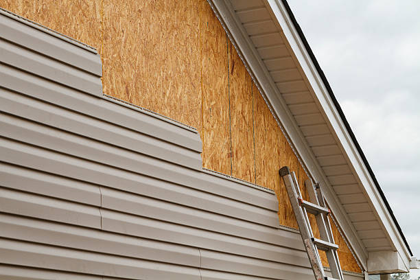 Professional Siding Installation technician working in Brentwood, NY